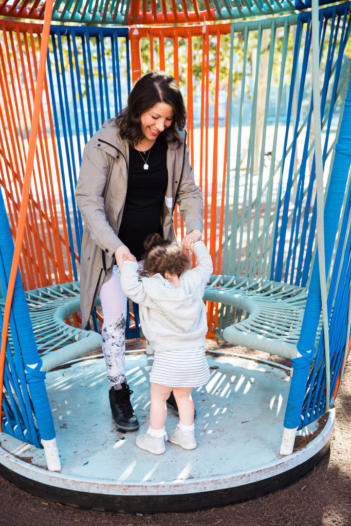 Mommy Daughter Outfits | Mommy and me coordinating outfits with Everlane. Read more at blog.cuteheads.com