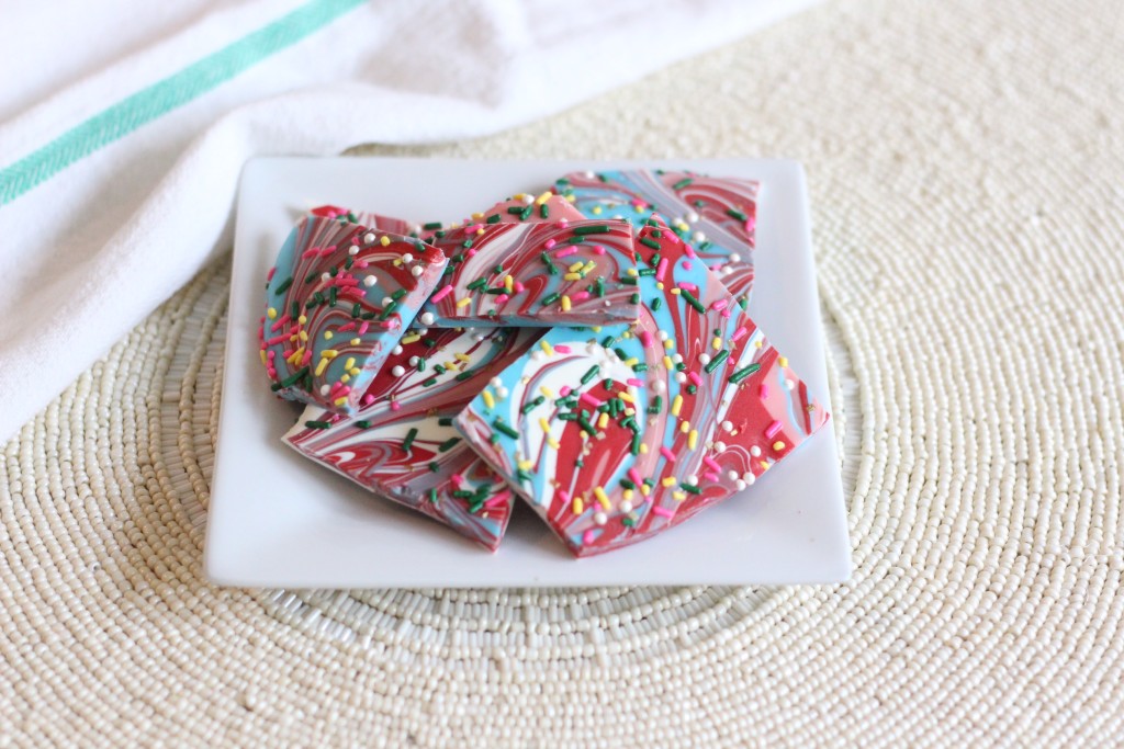 How to Make Unicorn Bark | find out how at blog.cuteheads.com