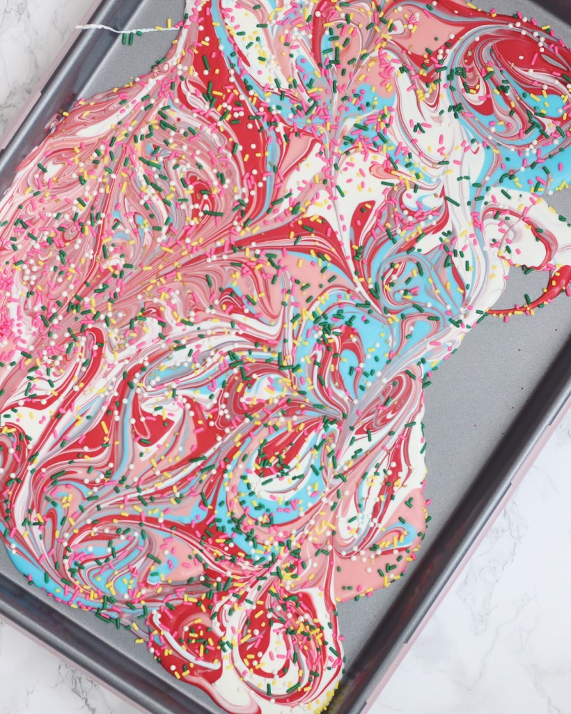 How to Make Unicorn Bark! An easy and fun activity to do with your kids.