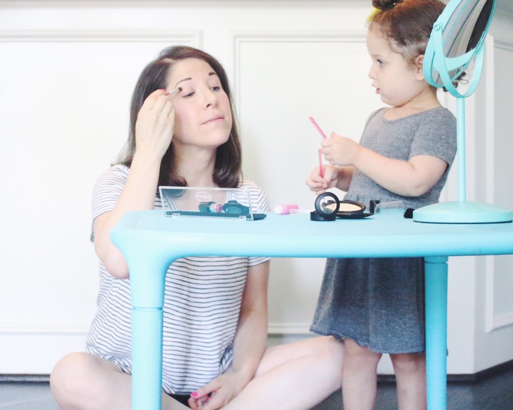 Trying out pretend makeup for kids from Little Cosmetics. Have you tried fake-up before?