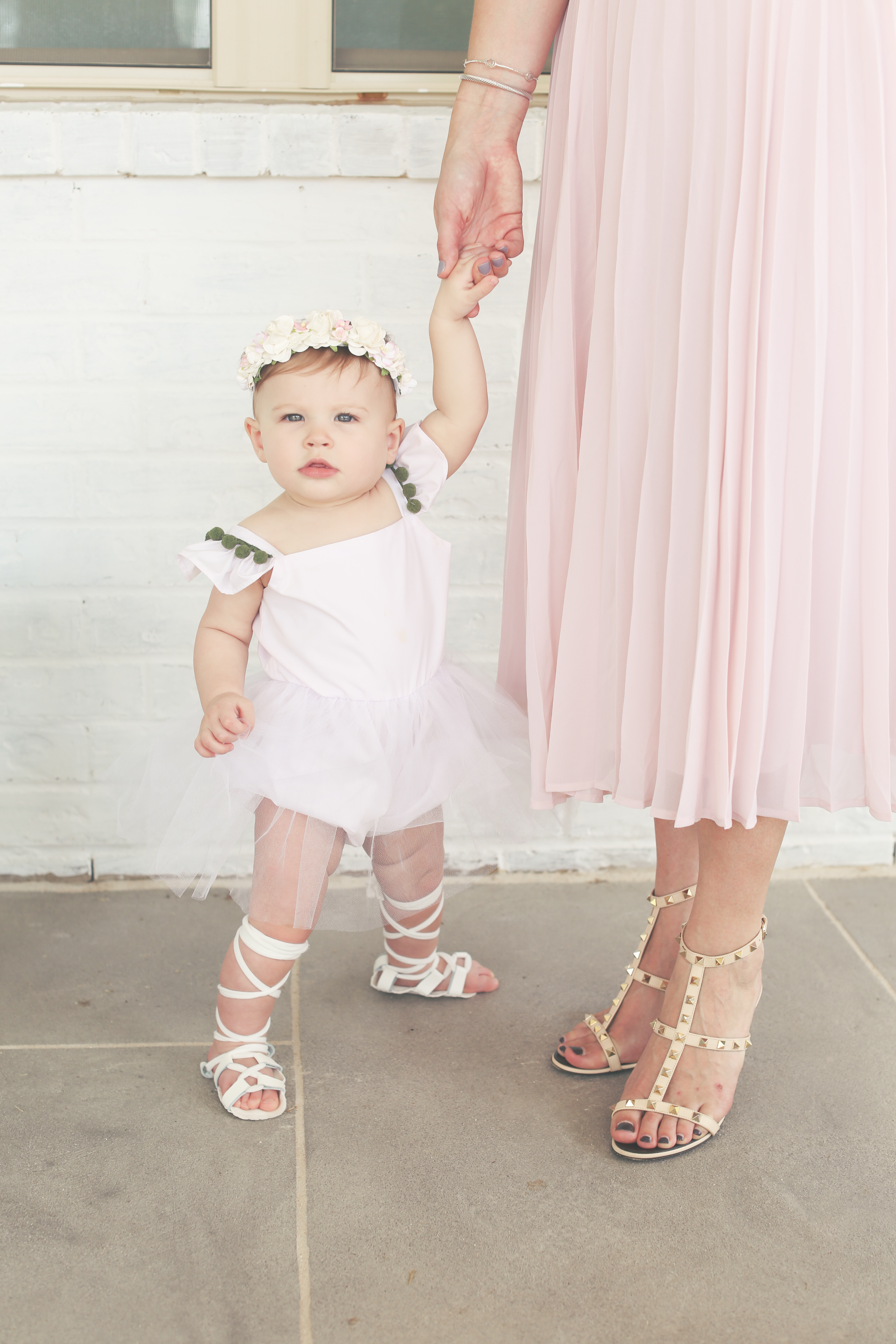 first birthday photoshoot tutu romper outfit // custom girls dress and rompers at cuteheads.com. 