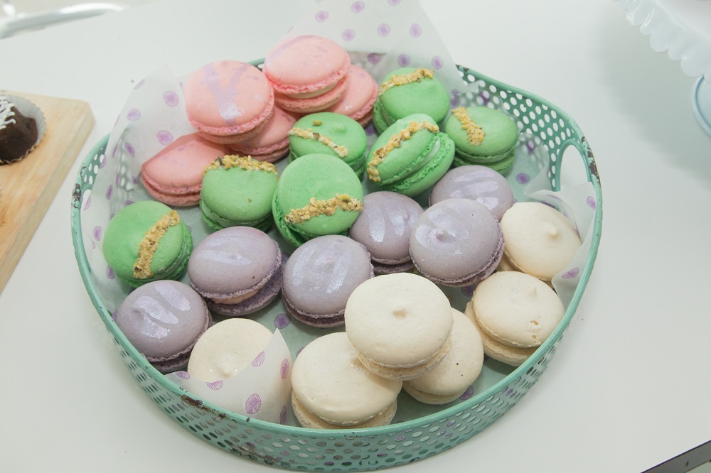 colorful macaron cookies from Dessert Gallery -- cuteheads.com