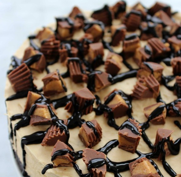 No-Bake Reese's Peanut Butter Cheesecake via Cincy Shopper
