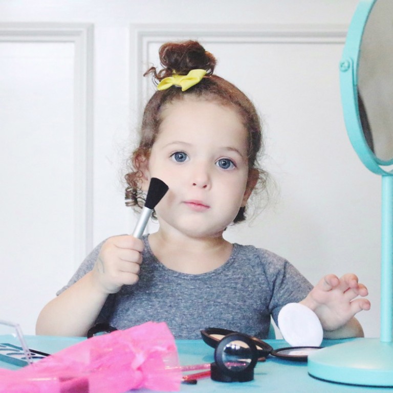 Trying out pretend makeup for kids from Little Cosmetics. Have you tried fake-up before?