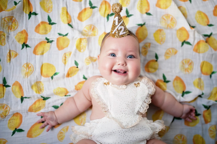 Tova Hannah's 6 Month Photoshoot | Get picture ideas for your little one's half birthday!